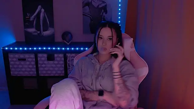 Snapshot of AlisaLink chatting on 03/19/25, 01:40 AlisaLink online show from 03/19/25, 01:40