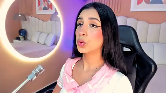 Snapshot of zia_cooper chatting on 10/16/25, 07:15 zia cooper online show from 10/16/25, 07:15