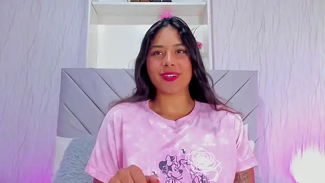 Snapshot of AnnaQueen_ chatting on 09/19/25, 04:29 AnnaQueen  online show from 09/19/25, 04:29