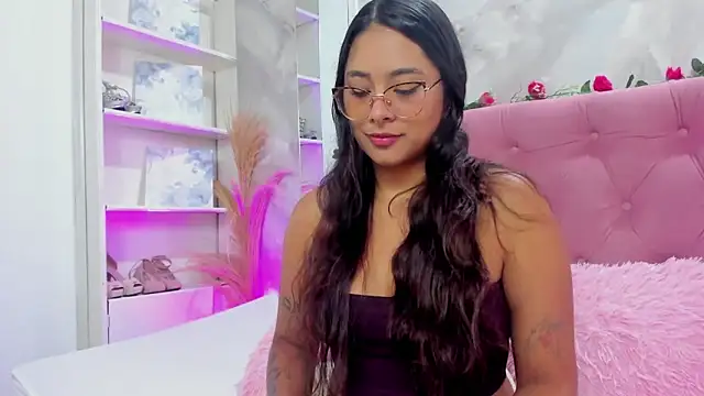 Snapshot of AnnaQueen_ chatting on 09/29/25, 04:23 AnnaQueen  online show from 09/29/25, 04:23