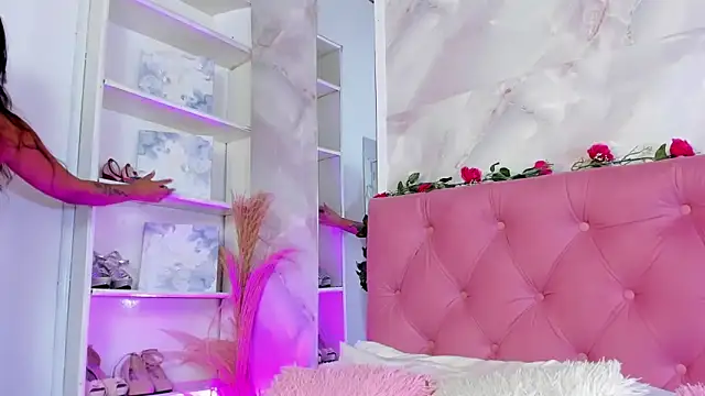 Snapshot of AnnaQueen_ chatting on 10/08/25, 04:26 AnnaQueen  online show from 10/08/25, 04:26