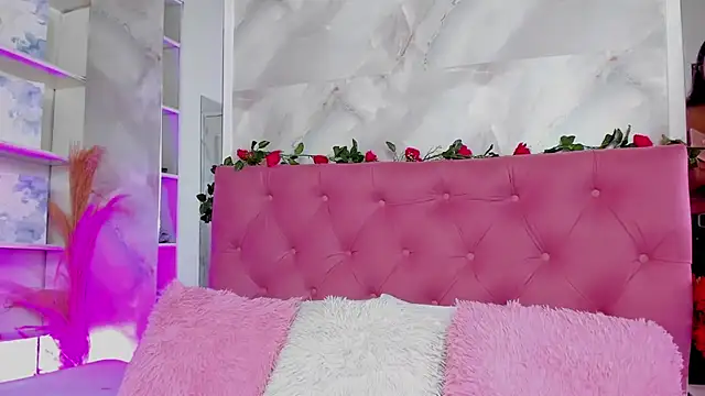 Snapshot of AnnaQueen_ chatting on 10/21/25, 04:08 AnnaQueen  online show from 10/21/25, 04:08