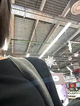 Snapshot of bigbabykiki chatting on 12/14/24, 12:44 bigbabykiki online show from 12/14/24, 12:44