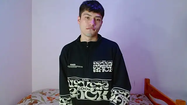 Snapshot of nolanjay_ chatting on 09/24/25, 10:02 nolanjay online show from 09/24/25, 10:02