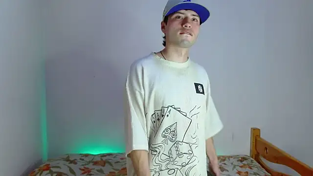 Snapshot of nolanjay_ chatting on 09/25/25, 08:12 nolanjay online show from 09/25/25, 08:12