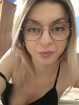 Butterfly Lily online show from 01/03/25, 01:14