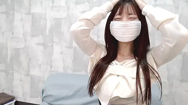 Snapshot of LOVE_MOMO_LOVE chatting on 09/21/25, 12:18 LOVE MOMO LOVE online show from 09/21/25, 12:18