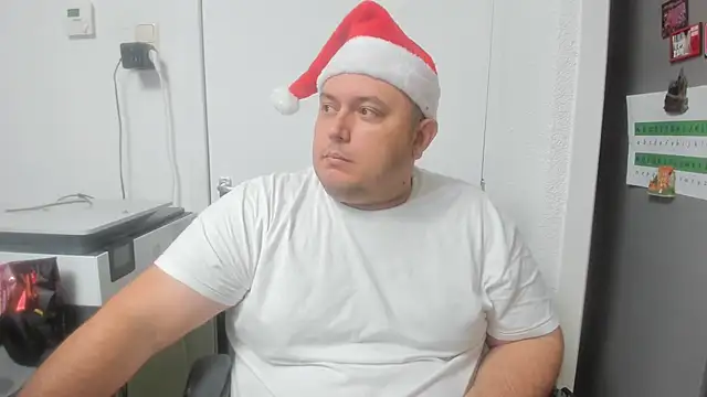 Snapshot of BigromeoXX chatting on 12/14/24, 07:14 BigromeoXX online show from 12/14/24, 07:14