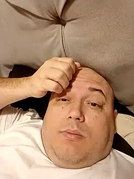 Snapshot of BigromeoXX chatting on 01/01/25, 10:32 BigromeoXX online show from 01/01/25, 10:32