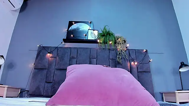 Snapshot of DulceAurora__ chatting on 10/07/25, 02:42 DulceAurora online show from 10/07/25, 02:42