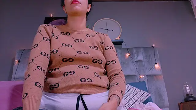 Snapshot of DulceAurora__ chatting on 10/14/25, 02:45 DulceAurora online show from 10/14/25, 02:45