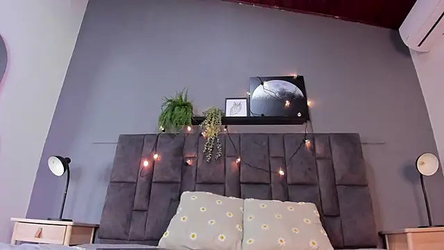 Snapshot of DulceAurora__ chatting on 11/15/25, 02:42 DulceAurora online show from 11/15/25, 02:42