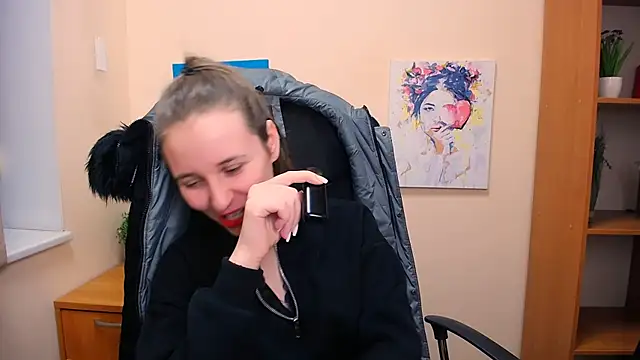 Snapshot of _Nicole_new chatting on 02/24/25, 03:42  Nicole new online show from 02/24/25, 03:42