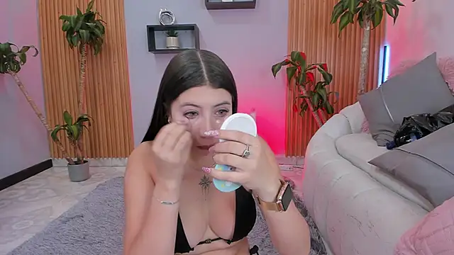 Snapshot of Aixaa_charles chatting on 11/21/25, 12:04 Aixaa charles online show from 11/21/25, 12:04