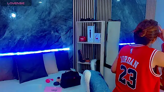 Isalombardi online show from 09/28/25, 02:50