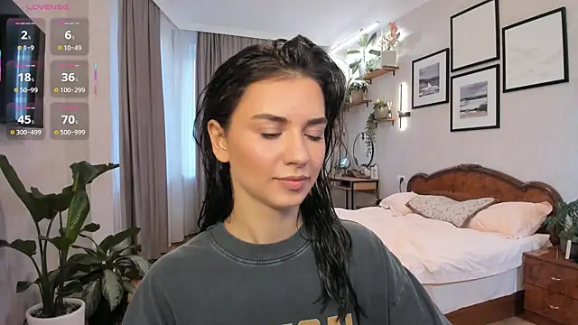 NicoleLuv online show from 10/13/25, 01:11