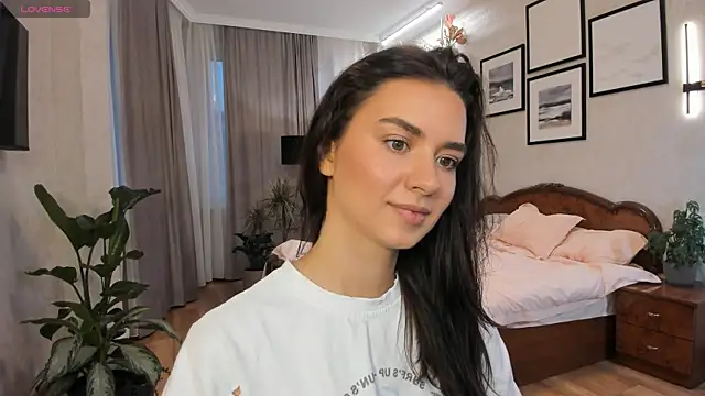 NicoleLuv online show from 10/24/25, 01:29