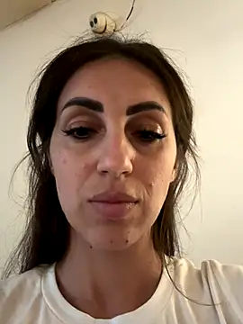 EmaSkyes online show from 09/22/25, 10:06