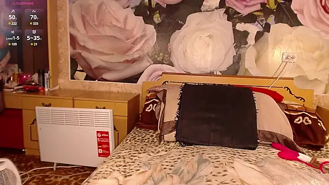 Snapshot of MarineSweet chatting on 03/11/25, 01:45 MarineSweet online show from 03/11/25, 01:45