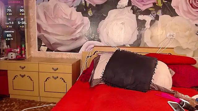 Snapshot of MarineSweet chatting on 12/20/25, 08:43 MarineSweet online show from 12/20/25, 08:43