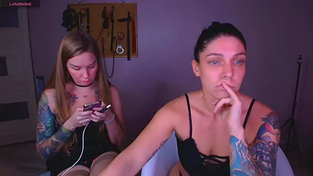 Snapshot of Carrie_Moonshine chatting on 10/23/25, 07:01 Carrie Moonshine online show from 10/23/25, 07:01