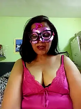 Snapshot of DesiMuffin chatting on 02/17/25, 04:59 DesiMuffin online show from 02/17/25, 04:59