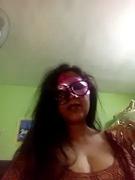 Snapshot of DesiMuffin chatting on 02/19/25, 06:33 DesiMuffin online show from 02/19/25, 06:33