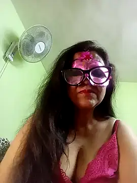 Snapshot of DesiMuffin chatting on 02/20/25, 04:36 DesiMuffin online show from 02/20/25, 04:36