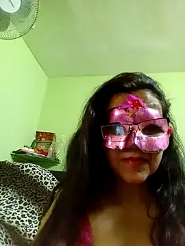 Snapshot of DesiMuffin chatting on 03/12/25, 07:49 DesiMuffin online show from 03/12/25, 07:49