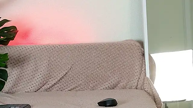 Snapshot of BelleSkye chatting on 05/18/26, 04:07 BelleSkye online show from 05/18/26, 04:07