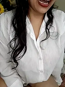 Snapshot of kaamuk_shweta chatting on 10/04/25, 09:18 kaamuk shweta online show from 10/04/25, 09:18