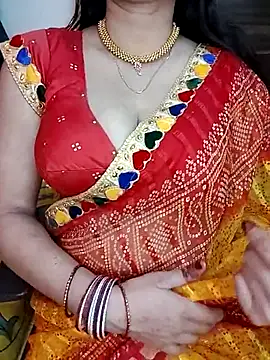 Snapshot of kaamuk_shweta chatting on 10/30/25, 03:19 kaamuk shweta online show from 10/30/25, 03:19