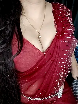 Snapshot of kaamuk_shweta chatting on 11/15/25, 09:00 kaamuk shweta online show from 11/15/25, 09:00