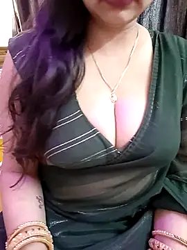 Snapshot of kaamuk_shweta chatting on 11/18/25, 06:29 kaamuk shweta online show from 11/18/25, 06:29