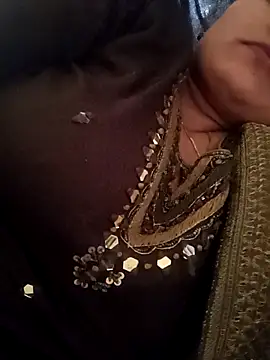 Snapshot of kaamuk_shweta chatting on 11/19/25, 09:20 kaamuk shweta online show from 11/19/25, 09:20