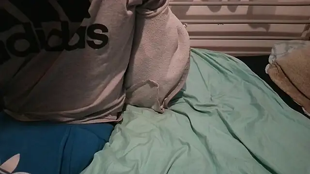 Snapshot of krissraw chatting on 01/03/25, 11:01 krissraw online show from 01/03/25, 11:01