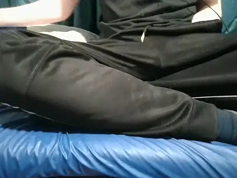 Snapshot of krissraw chatting on 11/21/25, 03:05 krissraw online show from 11/21/25, 03:05