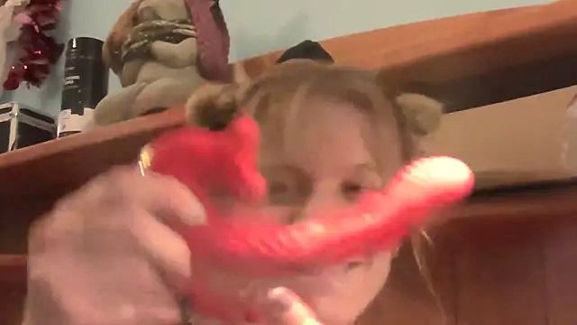 Snapshot of AddieAssets chatting on 12/22/25, 03:25 AddieAssets online show from 12/22/25, 03:25