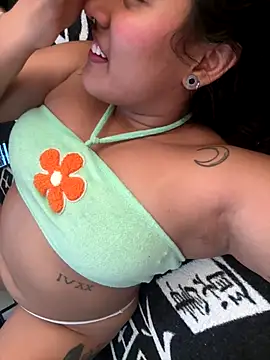 Snapshot of pawmistry chatting on 10/22/25, 07:57 pawmistry online show from 10/22/25, 07:57