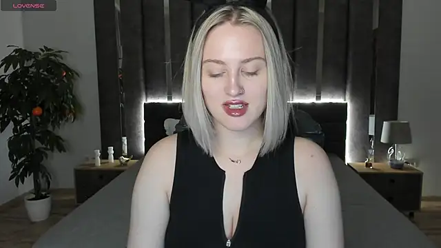 Snapshot of _Sarah_Soul_ chatting on 12/15/24, 12:51 Sarah Soul online show from 12/15/24, 12:51