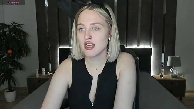 Snapshot of _Sarah_Soul_ chatting on 12/15/24, 07:02 Sarah Soul online show from 12/15/24, 07:02