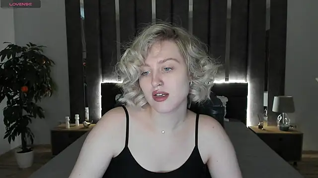 Snapshot of _Sarah_Soul_ chatting on 12/16/24, 04:02 Sarah Soul online show from 12/16/24, 04:02