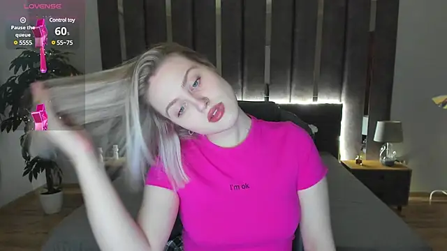Snapshot of _Sarah_Soul_ chatting on 12/22/24, 01:01 Sarah Soul online show from 12/22/24, 01:01