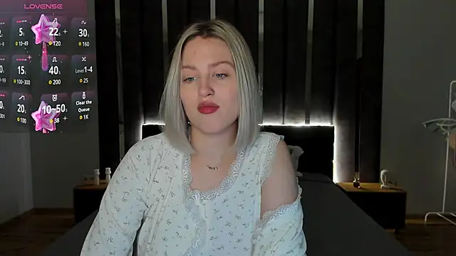 Snapshot of _Sarah_Soul_ chatting on 01/05/25, 12:52 Sarah Soul online show from 01/05/25, 12:52