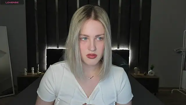 Snapshot of _Sarah_Soul_ chatting on 02/05/25, 12:42 Sarah Soul online show from 02/05/25, 12:42
