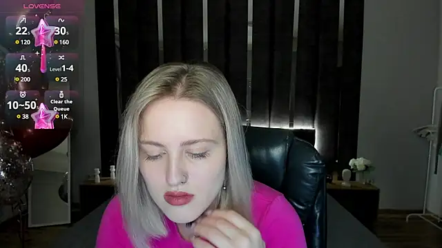 Snapshot of _Sarah_Soul_ chatting on 02/18/25, 12:48 Sarah Soul online show from 02/18/25, 12:48