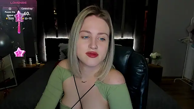 Snapshot of _Sarah_Soul_ chatting on 02/27/25, 12:54 Sarah Soul online show from 02/27/25, 12:54
