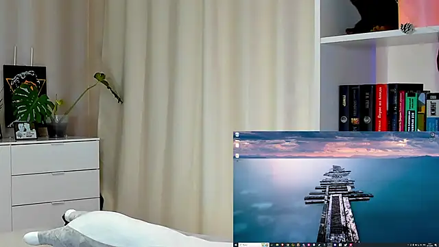 Snapshot of callmetori chatting on 12/30/24, 11:26 callmetori online show from 12/30/24, 11:26