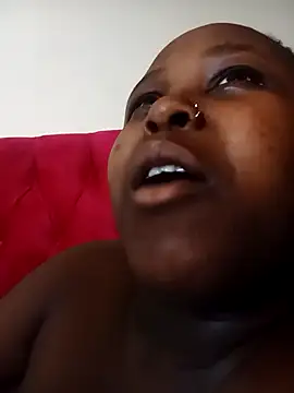 Snapshot of Dark_Berry_26 chatting on 10/21/25, 03:02 Dark Berry 26 online show from 10/21/25, 03:02