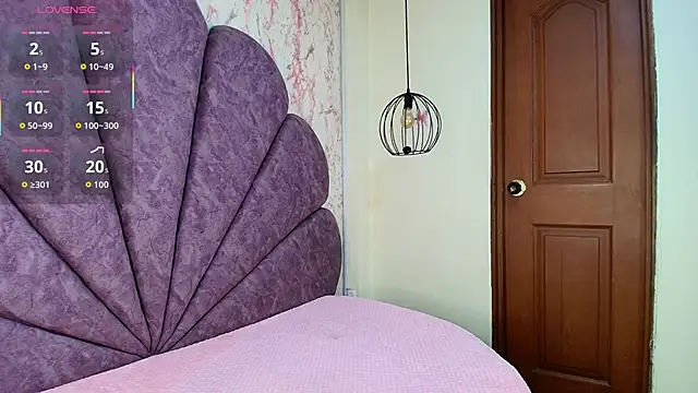 Snapshot of _alaia_collway_ chatting on 04/30/26, 12:11 alaia collway online show from 04/30/26, 12:11